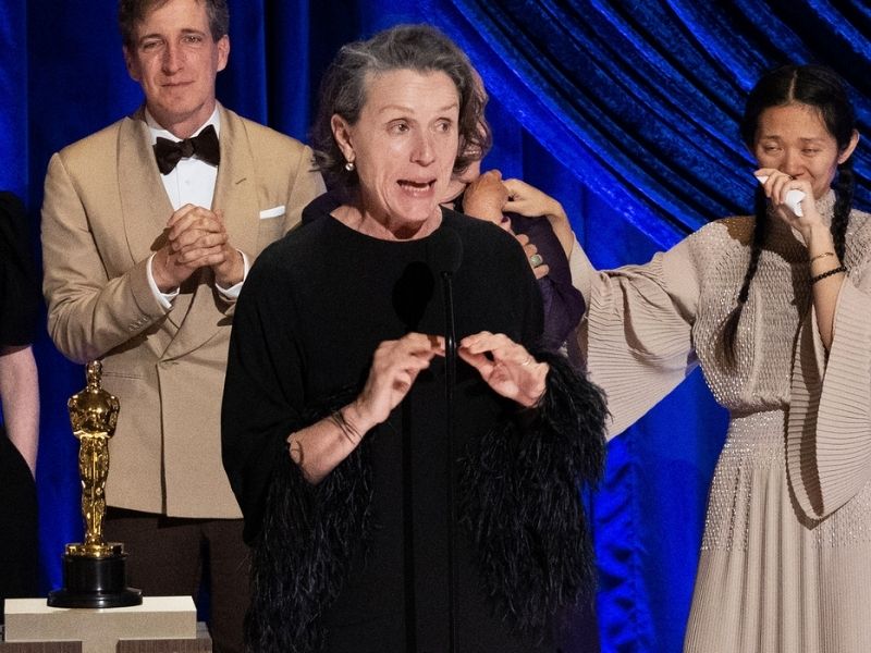 Frances McDormand xúc động khi nhận giải Oscar thứ 3 trong sự nghiệp