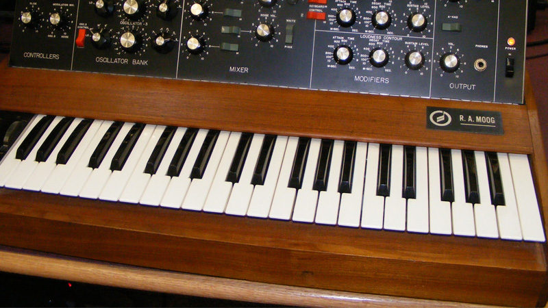 Một loại đàn synthesizer