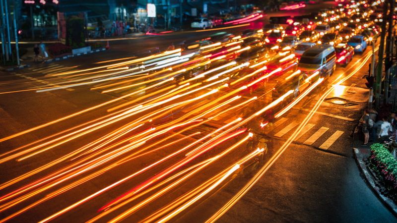 Đường phố về đêm qua kỹ thuật chụp phơi sáng (Nguồn: Ben Reeves - Web Courses Bangkok)