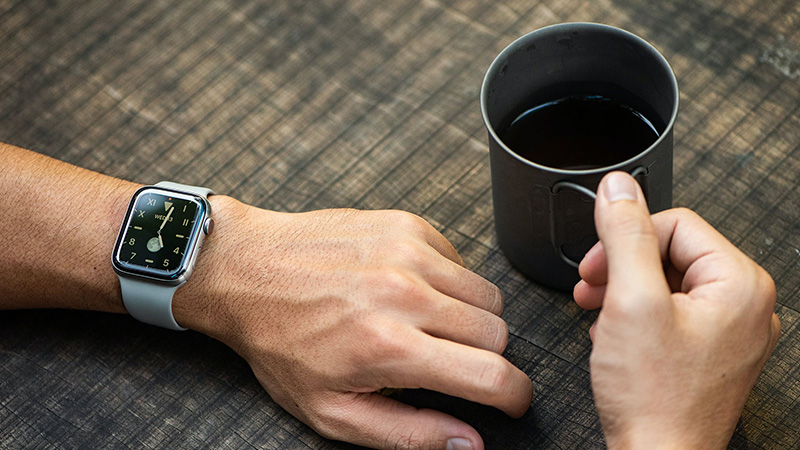 Apple Watch có thời lượng pin kém