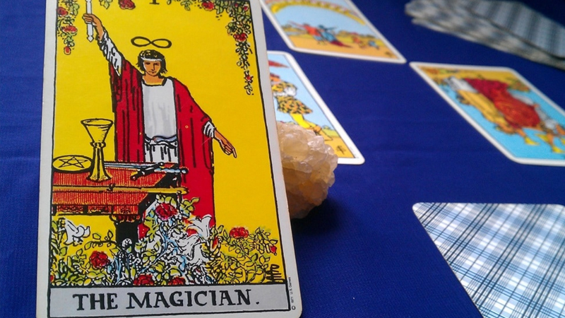 Ý nghĩa ngược về tình yêu - tài chính - sự nghiệp và tinh thần của The Magician