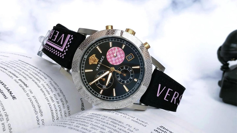 Giá cả của đồng hồ Versace