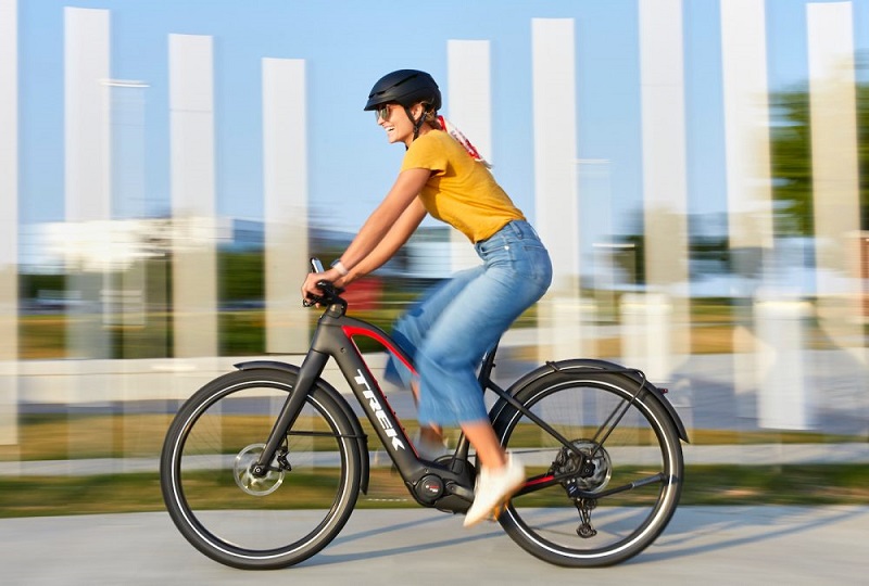 Xe đạp Hybrid có bộ giảm xóc khá tốt giúp người dùng có thể di chuyển thoải mái và êm ái