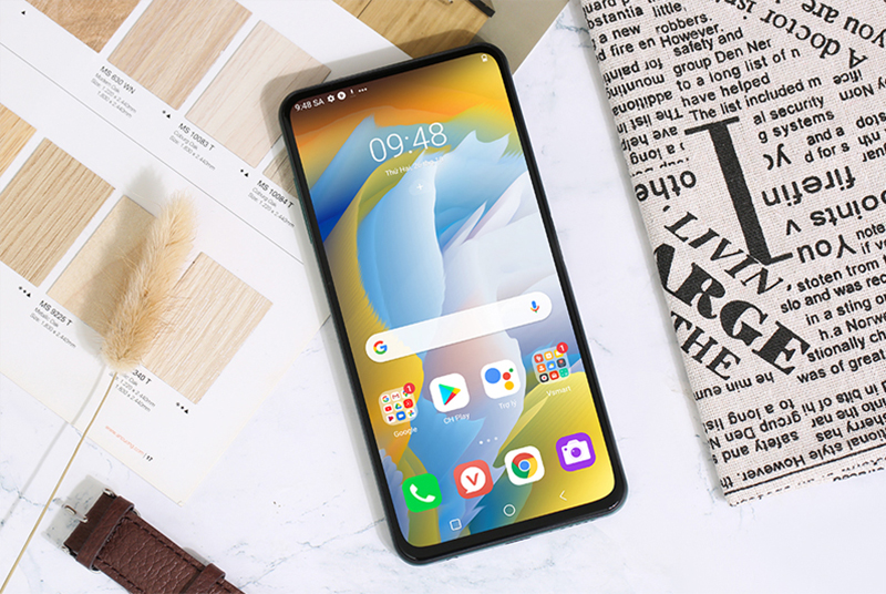 Aris Pro được trang bị camera selfie ẩn sau màn hình