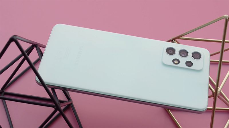 Samsung Galaxy A52s 5G với kiểu dáng đơn giản, hiện đại