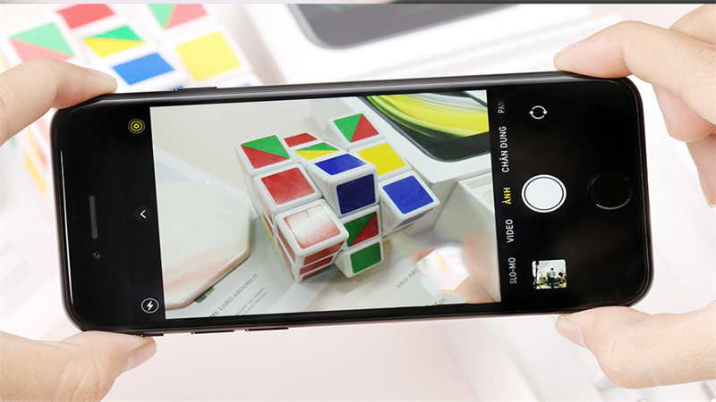 Camera sau 12MP f/1.8 của iPhone SE 2020