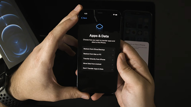 Hãy lựa chọn chuyển dữ liệu trực tiếp từ iPhone tại Apps & Data