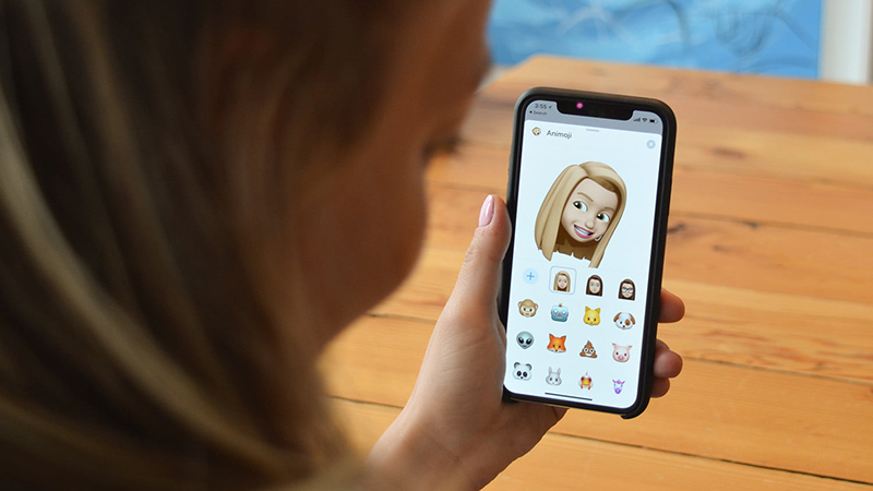 Hãy tạo ngay hình đại diện của riêng bạn với Memoji trên iPhone 12