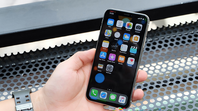 iPhone X dùng màn hình tỉ lệ 19.5:9 với diện tích hiển thị mặt trước cực lớn