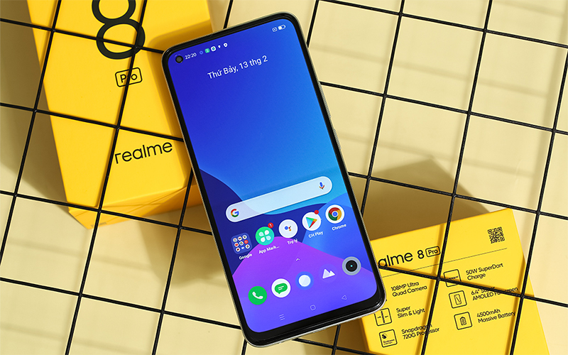 Realme 8 Pro có độ sáng tối đa cao hơn
