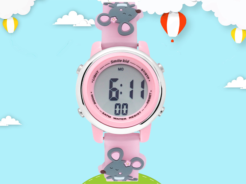 Đồng hồ Smile Kid SL382-4 với được thiết kế với màu hồng chủ đạo