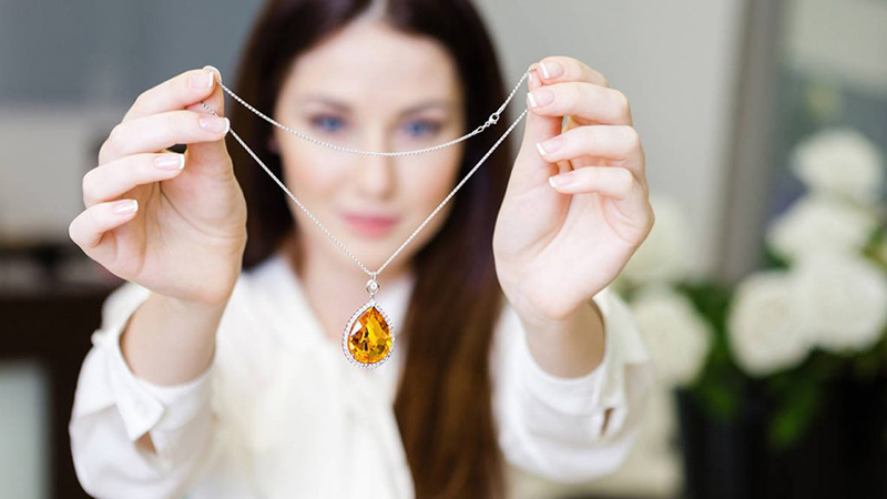 Chọn dây chuyền phù hợp với phong cách ăn mặc