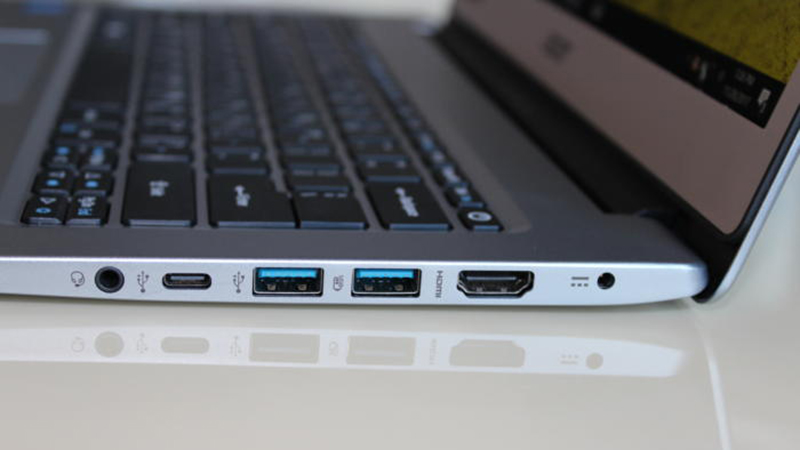 Laptop đầy đủ các cổng kết nối giúp thuận tiện cho việc kết nối với các thiết bị khác