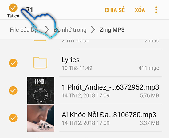 Bước 4 : Nhấn giữ để chọn file, nhấn chọn tất cả nếu bạn muốn chuyển hết.