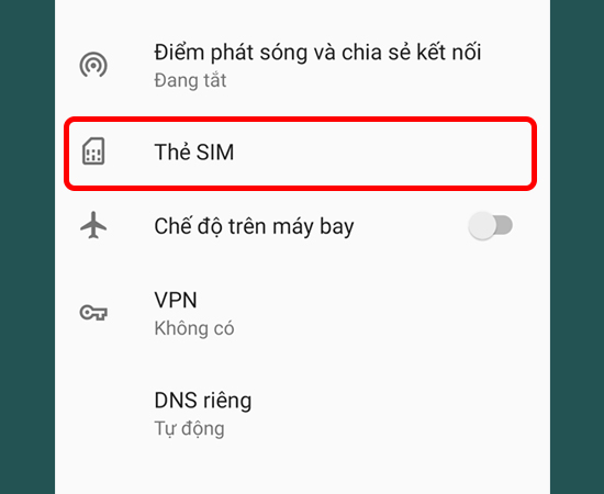 Bước 3: Tiếp theo, bạn chọn vào mục Thẻ SIM.