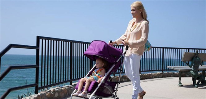 Có nên mua xe đẩy cho bé hay không? Mua từ khi nào là phù hợp nhất?