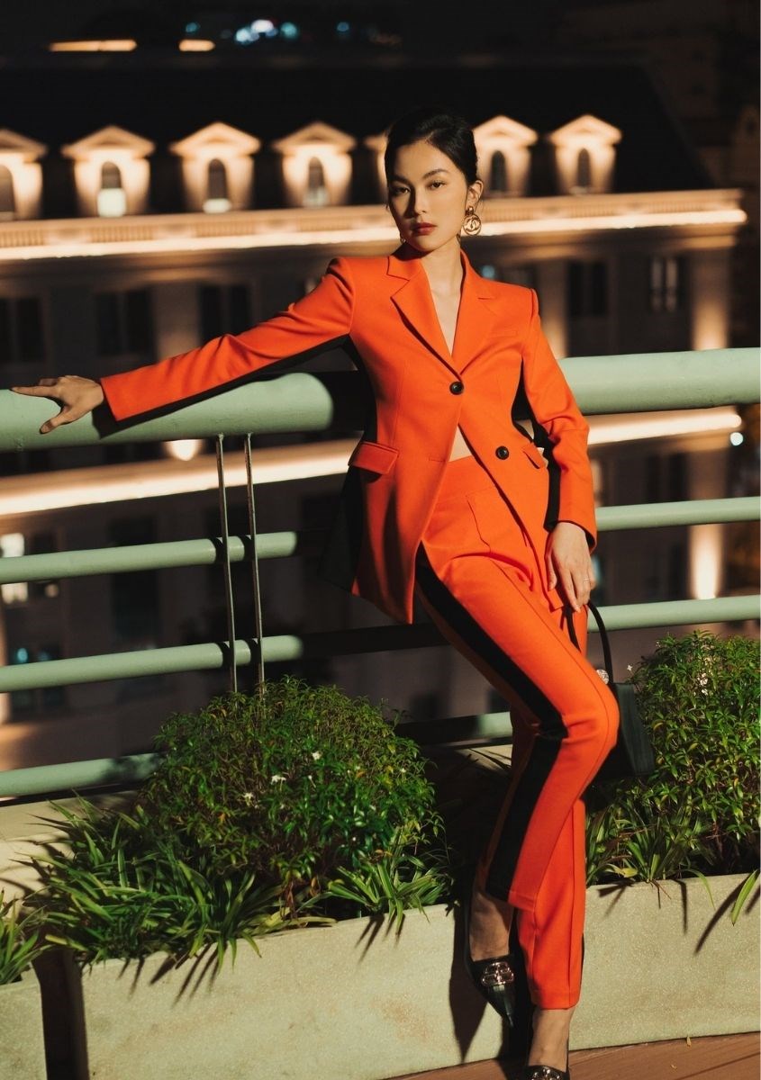 Chọn quần tây nữ cho nàng dáng đồng hồ cát