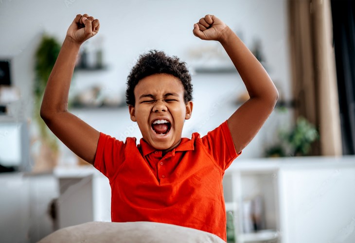 Chọn áo cho bé trai da ngăm