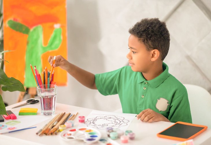 chọn quần áo cho bé da nâu