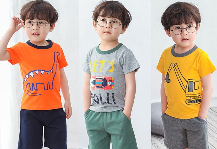 Chọn quần áo có họa tiết nghộ nghĩnh cho bé trai
