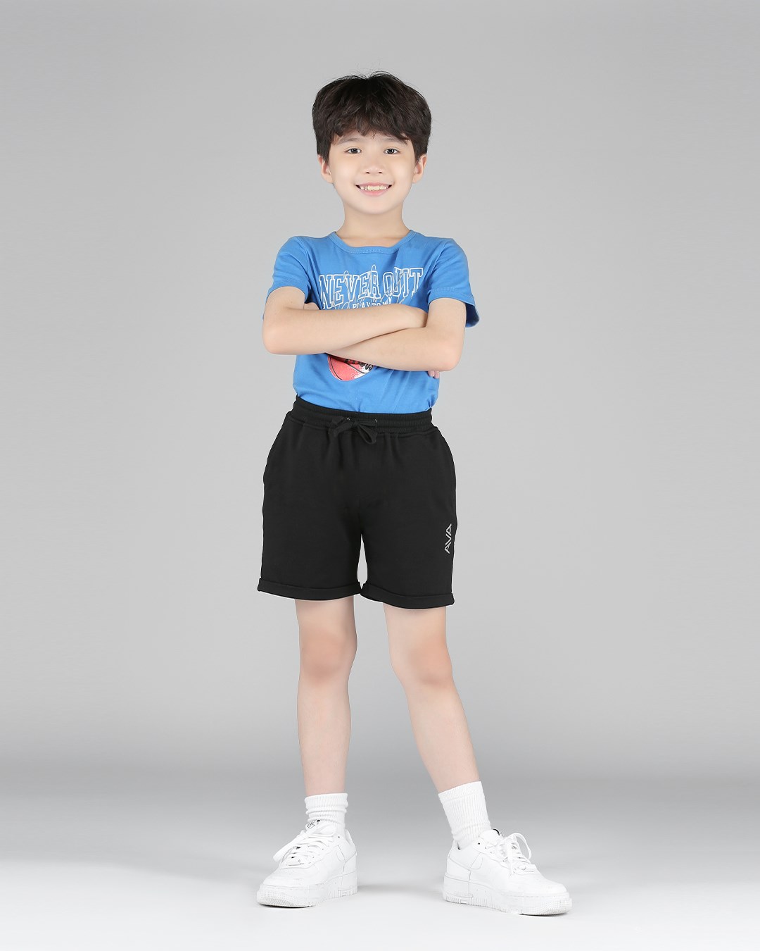 Quần short thun và áo thun thoải mái