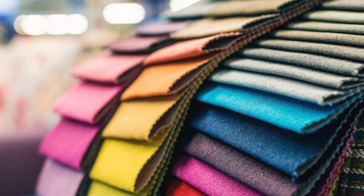 Cách chọn vải may váy liền phù hợp đi làm, đi chơi cho nàng