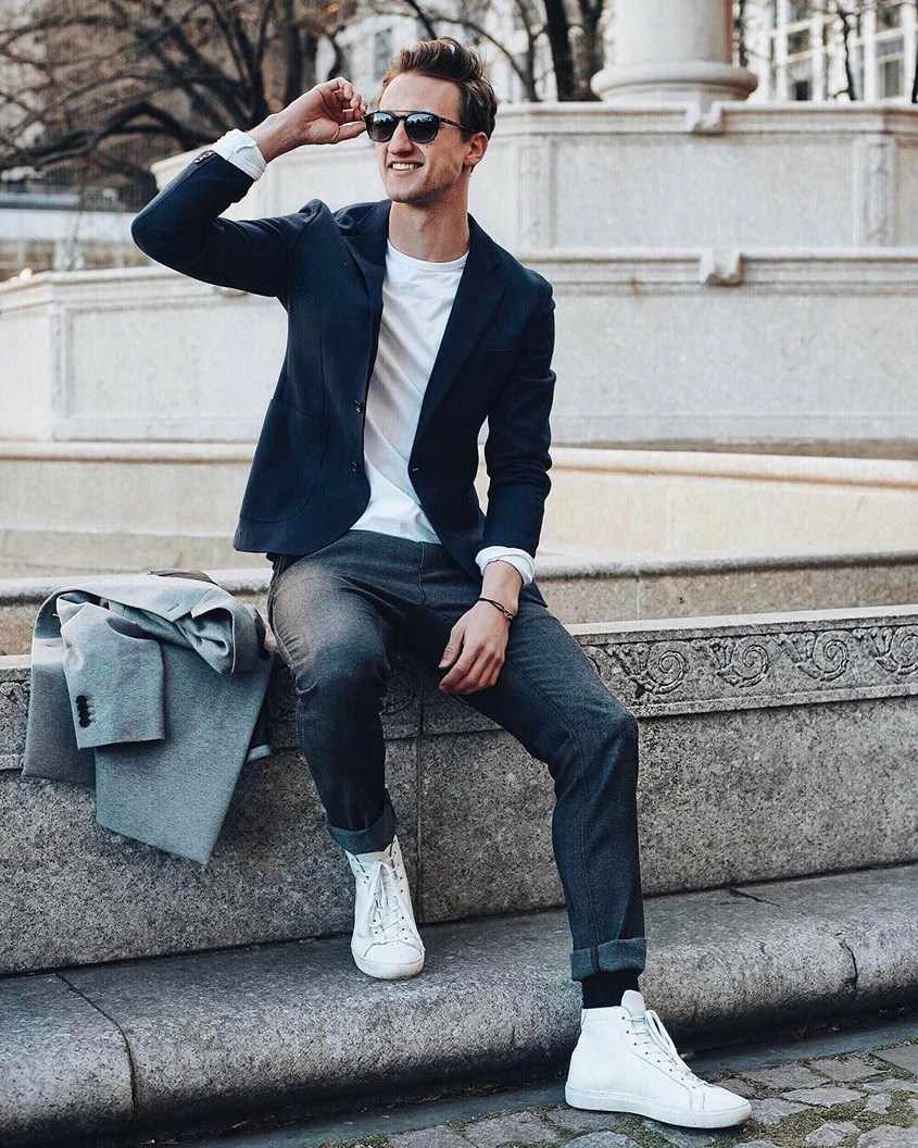 Phối áo thun trắng nam với blazer