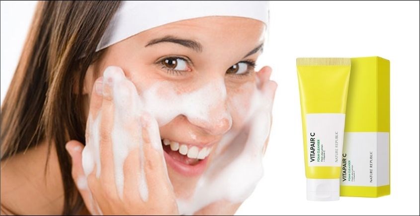 Sữa rửa mặt chiết xuất quả chanh cấp ẩm, làm đều màu da Nature Republic Vitapair C 