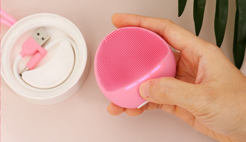 Nhấn giữ để tắt máy rửa mặt và chăm sóc da nhạy cảm Halio Sensitive Baby Pink