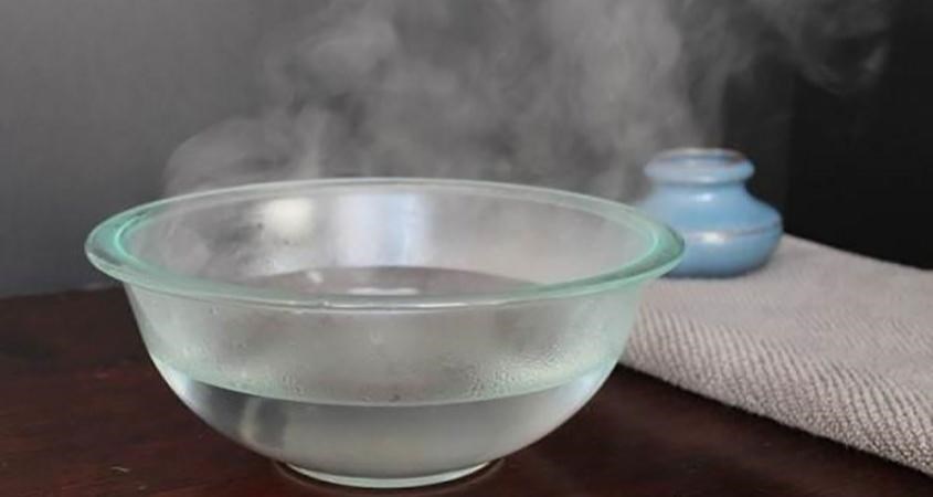  rửa mặt bằng nước lạnh 