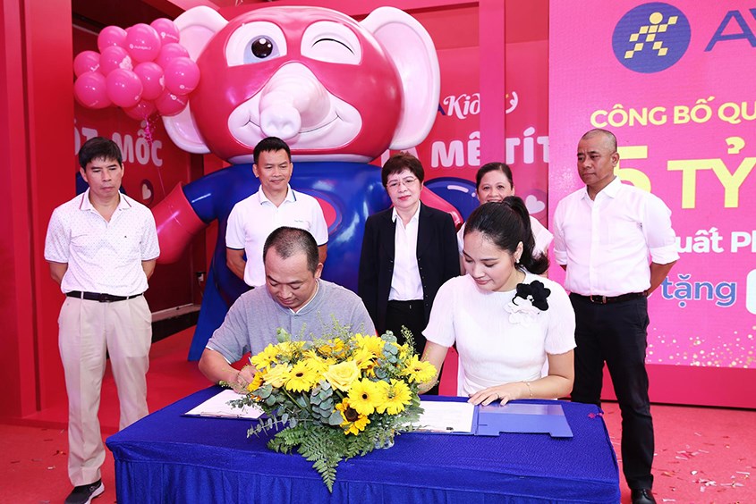 Ký kết trao tặng quỹ trị giá 5 tỷ đồng của tập đoàn MWG và Quỹ Operation Smile Vietnam