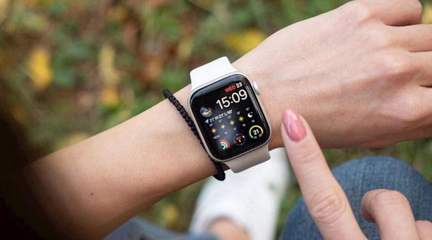 Vì sao nên tháo dây đeo Apple Watch?
