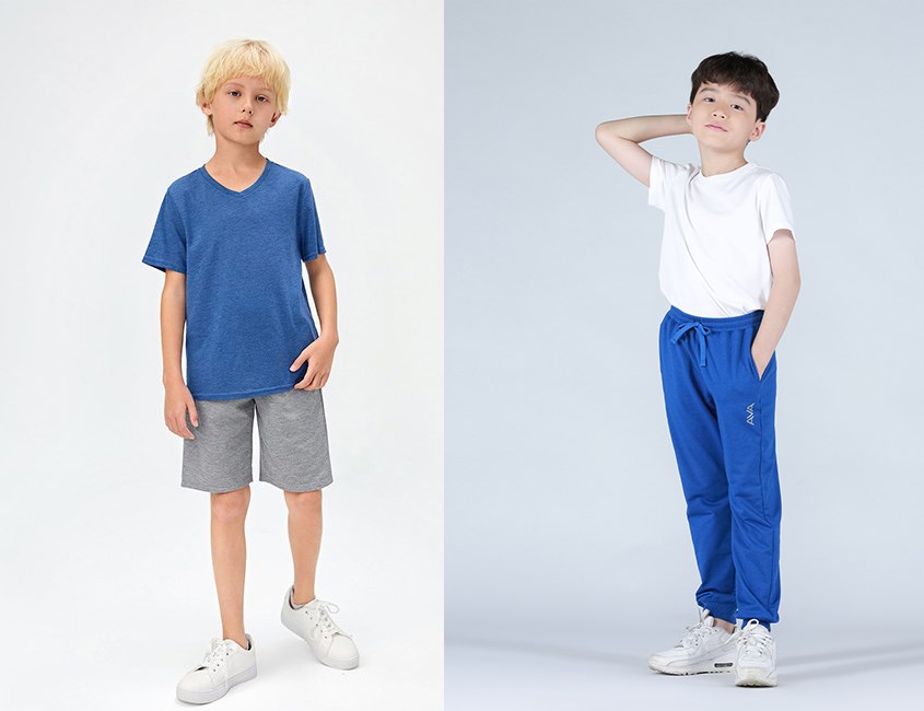 Phối áo thun bé trai với quần nỉ