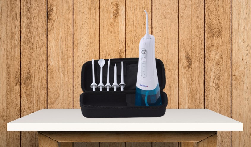 Máy tăm nước WaterSmile WS-136 có cáp sạc USB tiện lợi