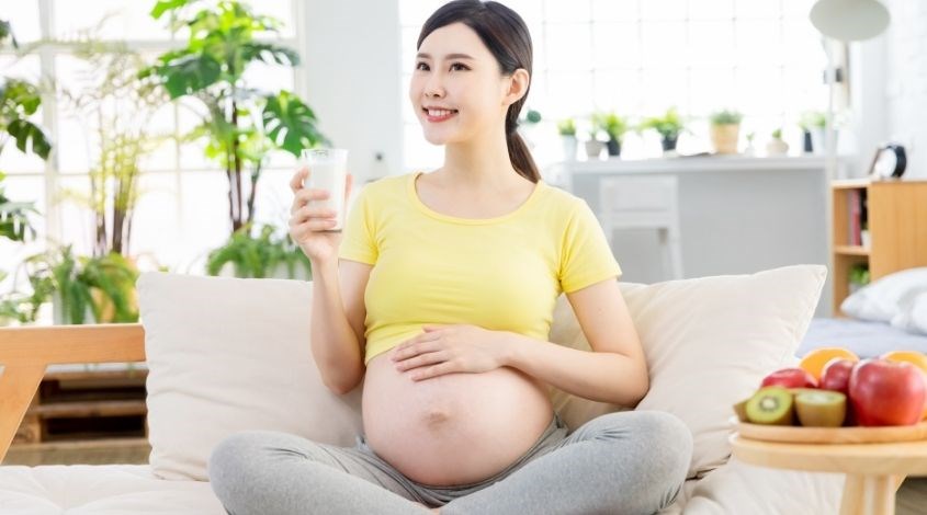 Mẹ bầu uống sữa tươi có tốt không? 