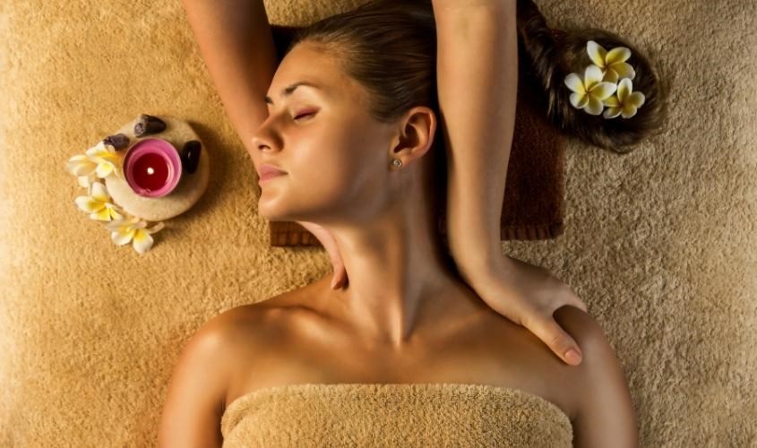 Massage bằng tinh dầu cam