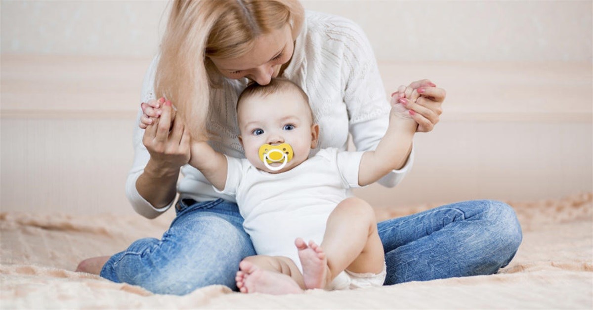 Những trò chơi thú vị theo từng giai đoạn, mẹ có thể chơi cùng bé tại nhà