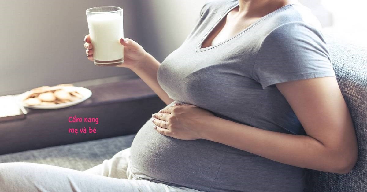 Mẹ bầu nên uống sữa vào lúc nào tốt nhất cho cả mẹ và bé?