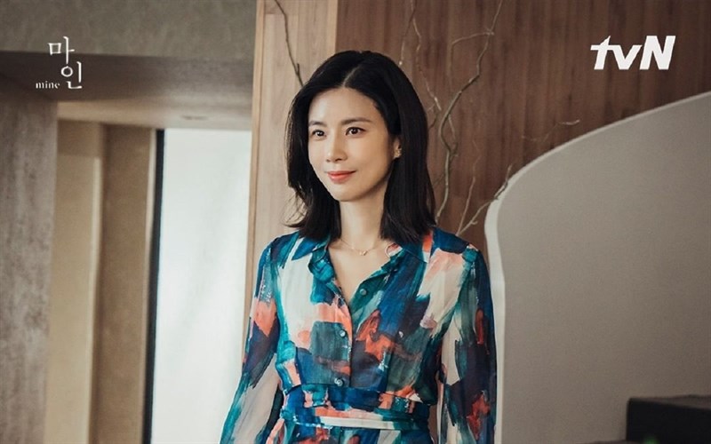 Lee Bo-Young đảm nhận vai Seo Hee-Soo