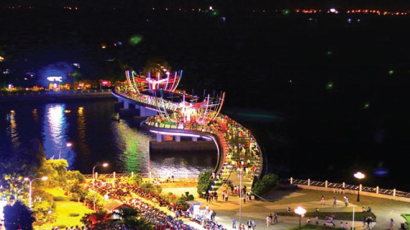 Bến Ninh Kiều về đêm
