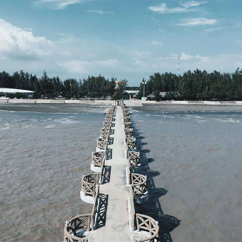 Con đường giữa biển đẹp lung linh