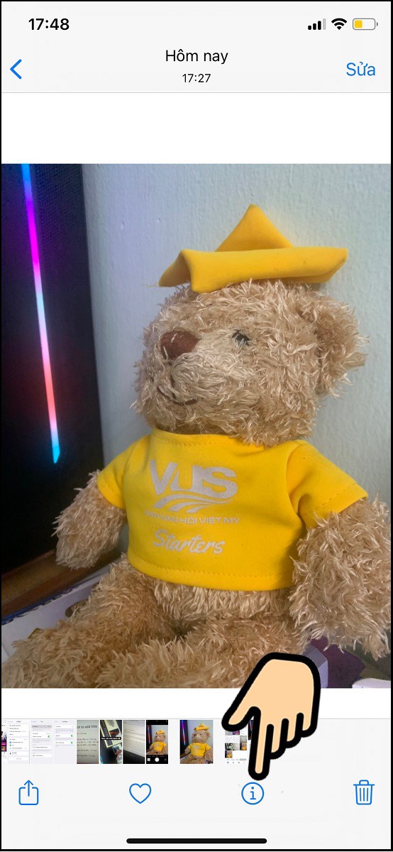 Ấn chọn biểu tượng chữ i