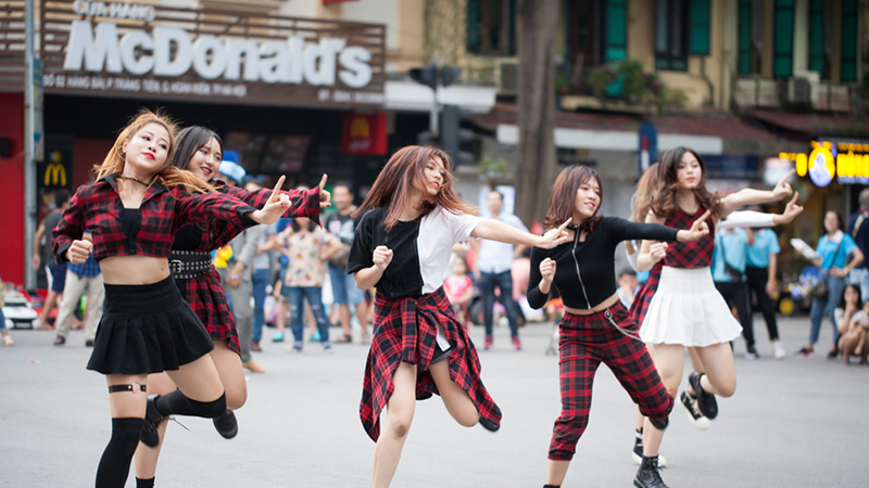 Nhảy cover trên đường phố Nhảy cover trên đường phố