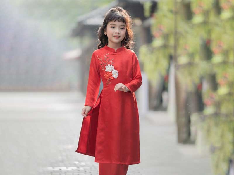 Mặc đồ đỏ