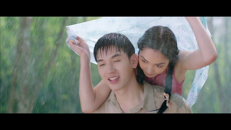 Những cơn mưa lãng mạn xuyên suốt phim