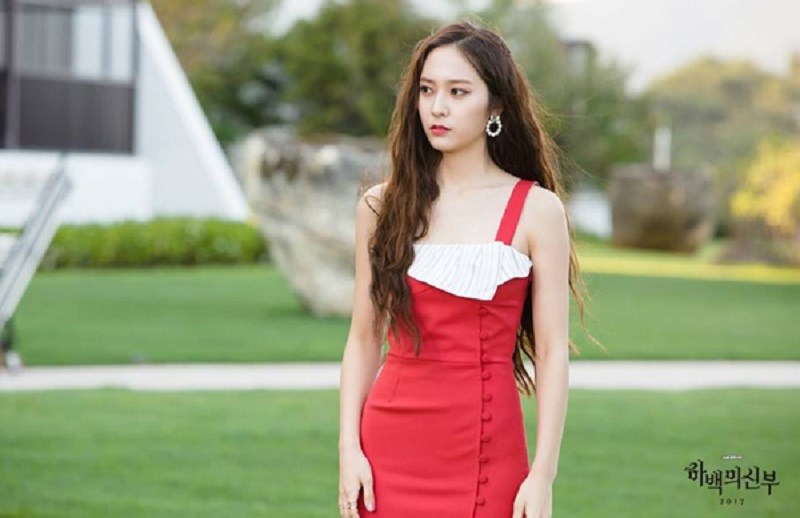 Khí chất ngút ngàn của phù thuỷ Mora trong phim