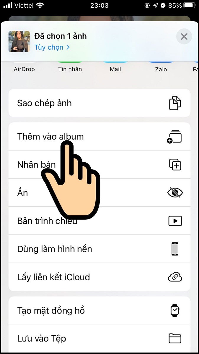 Sau đ&oacute; trượt m&agrave;n h&igrave;nh l&ecirc;n v&agrave; chọn Th&ecirc;m v&agrave;o Album