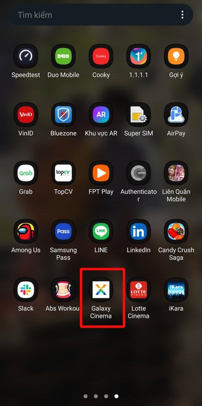 V&agrave;o trong ứng dụng Galaxy Cinema chọn phim bạn muốn xem