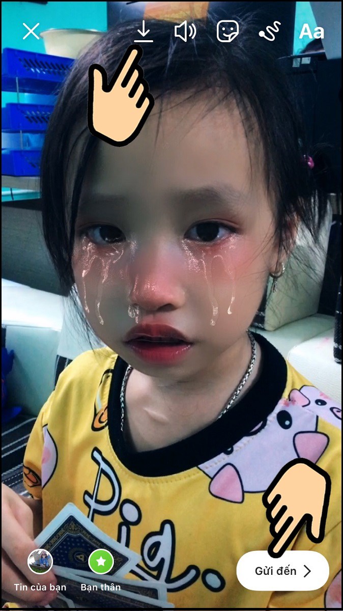 Chọn Gửi đến bạn bè hoặc biểu tượng tải xuống video