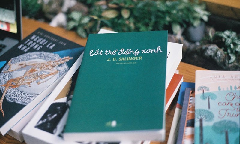 Tác phẩm Bắt Trẻ Đồng Xanh của tác giả J. D. Salinger